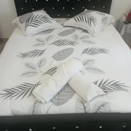 Delking-size & Piscine & & Πανσιόν