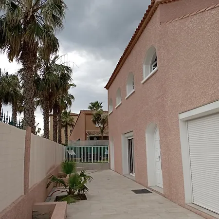 Guest house Delking-size & Piscine & & *